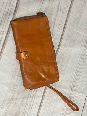 Old Trend Snapper Leather Wristlet Wallet in Camel